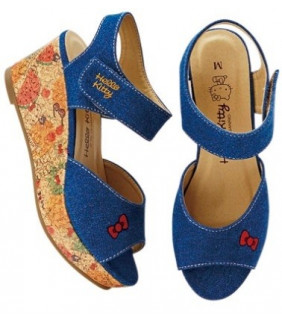 Hello Kitty Sandals: M D&F
